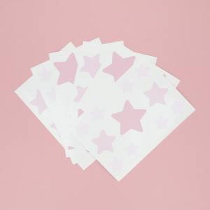 Stjerneformet veggdekor med rosa stjerner