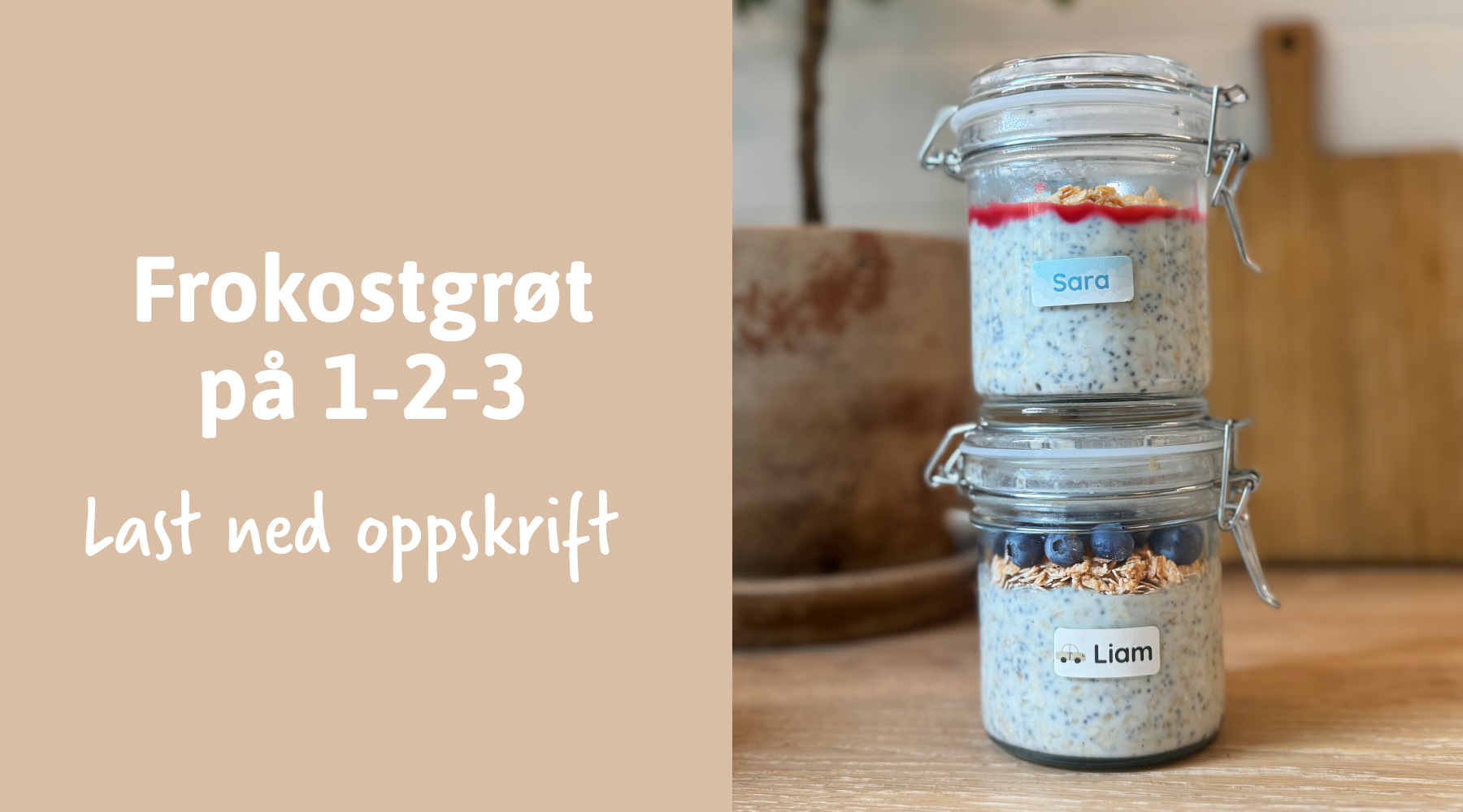 Frokostgrøt med friske bær servert i glassbokser