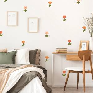 Stylish og koselig barnerom med dekorative veggdekor blomster på veggen.